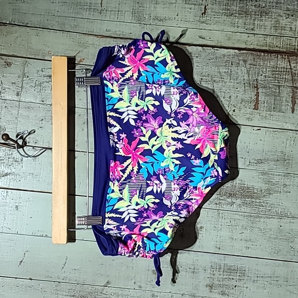 Christin Michael's two piece swimsuit - Picture 3 of 13